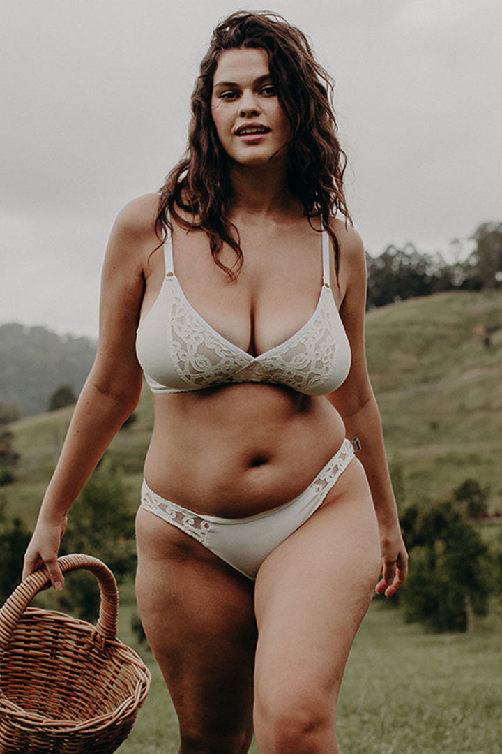 Beth bikini brief with lace in natural