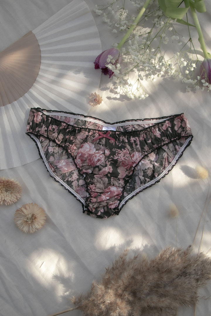 Ruffle knickers in darkrose