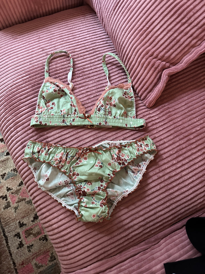 Bella Bralette in Greentea