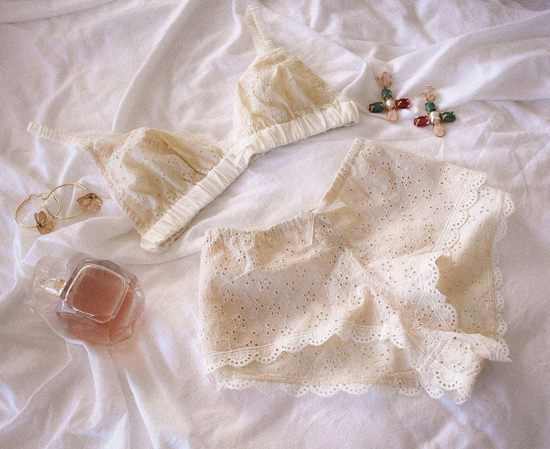 Broderie anglaise bralette with silk in ivory