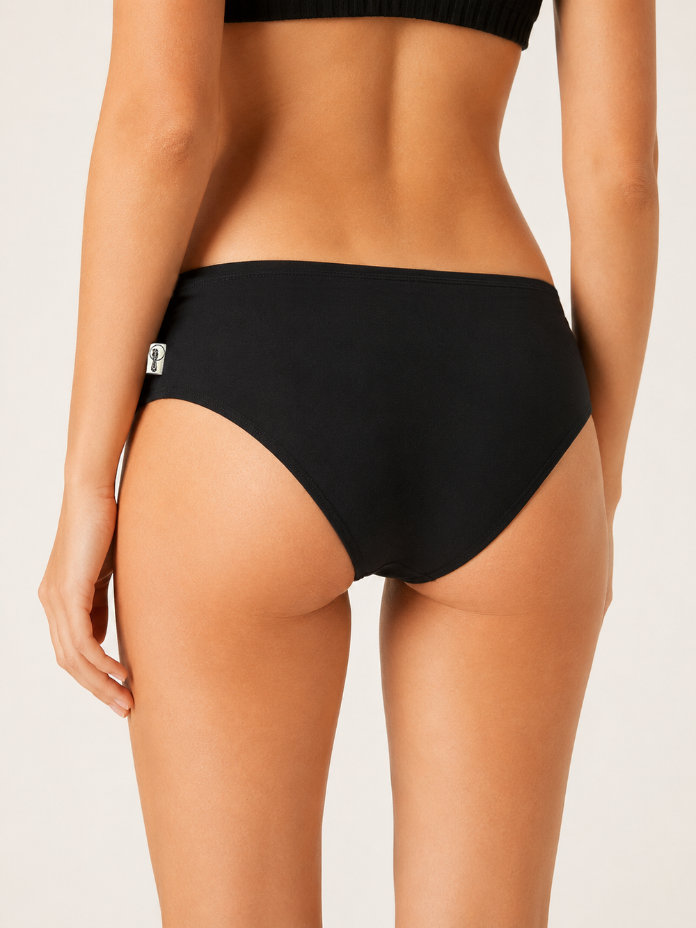 Model showing back of the pants, Jersey briefs in black