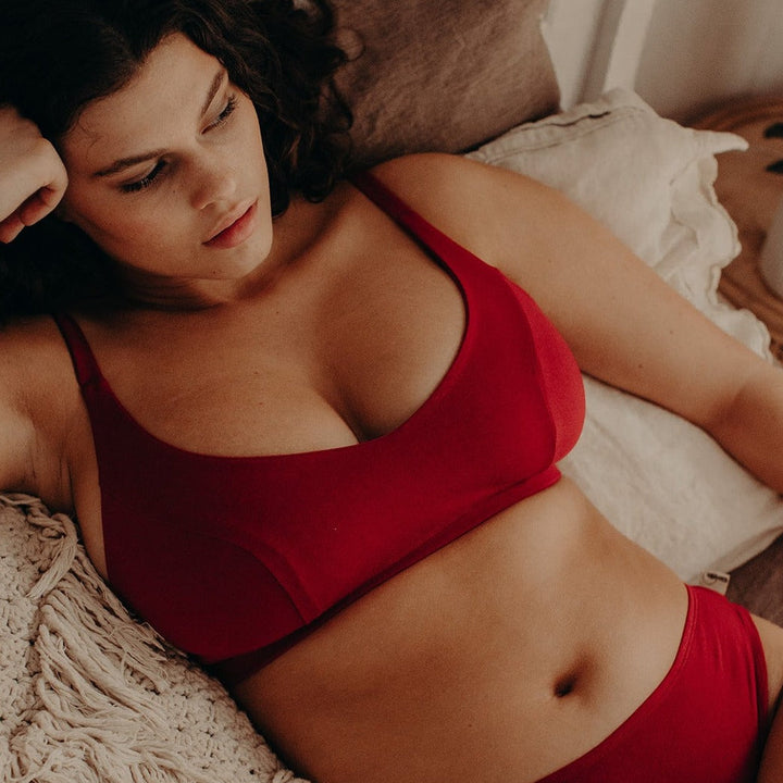 full figured model showing full cup bralette, full cup crop style bralette, eco intimates, organic basics